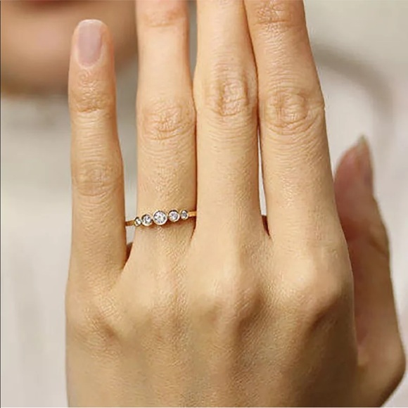 14k yellow gold diamond ring wedding band 5 stone - Picture 2 of 8